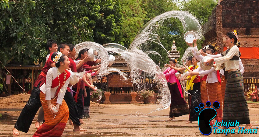 Wisata Budaya: Pertunjukan Tarian Thailand