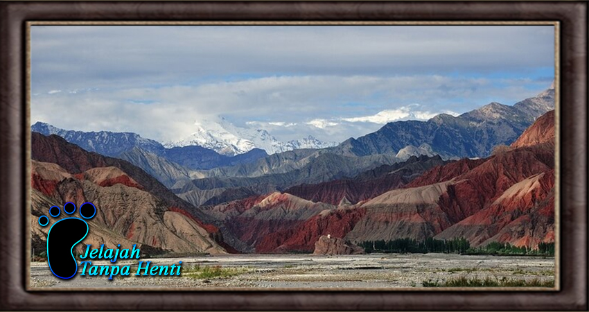 Trekking Melintasi Taman Nasional Tajikistan
